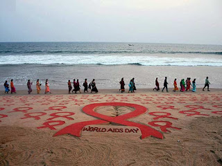 எய்ட்ஸ் பாதிக்கப்பட்டவர்களை அரவணையுங்கள், ஒதுக்காதீர்கள்.. பள்ளி நிகழ்ச்சியில் அறிவுரை