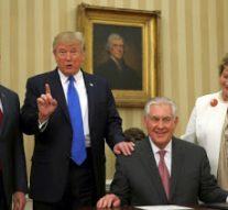 அமெரிக்க வெளியுறவுத்துறை அமைச்சராக பதவியேற்றார் ரெக்ஸ் டில்லர்சன்