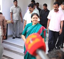 அ.தி.மு.க.வில் இவர்களுக்கெல்லாம் பதவி கொடுத்தது ஏன் தெரியுமா? சசிகலாவின் புது ஃபிளான்! #VikatanExclusive