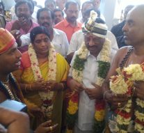 கோவில் கும்பாபிஷேக விழாவில் குடும்பத்துடன் கலந்து கொண்ட முதல்வர்(படங்கள்)