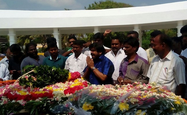 கொடிப்பிடித்து வரக்கூடாதா? டி.ராஜேந்தர் ஆவேசம்