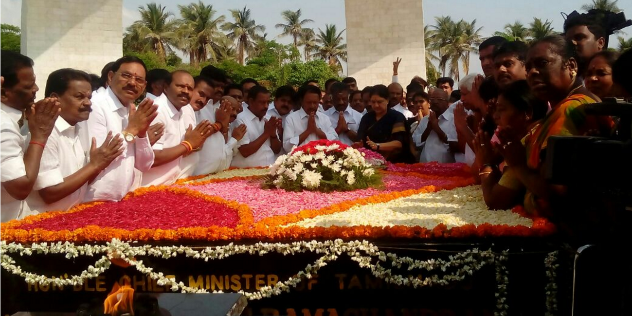 அண்ணா நினைவிடத்தில் முதல்வர் ஓ.பி.எஸ்.- சசிகலா மரியாதை