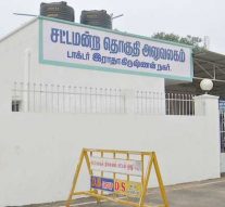 அனுமதி பெறாமல் ஆர்.கே.நகருக்குகள் இயக்கப்பட்ட 12 கார்கள் பறிமுதல்