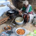 'எங்கம்மா இறந்த பிறகு நான்…' – கண் கலங்கவைத்த வடை சுடும் பாட்டியின் கதை