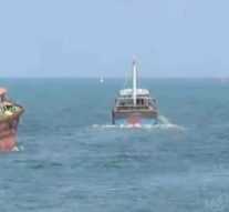 நடுக்கடலில் மீனவர்கள் விரட்டியடிப்பு: இலங்கை கடற்படை அத்துமீறல்