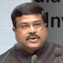 பெட்ரோல், டீசல் விலையை ஒரு நாள் இரவில் குறைக்க முடியாது..! மத்திய அமைச்சர் உறுதி