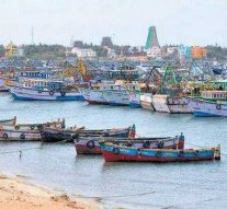 வயிற்றுப் பிழைப்பு – உயிரைப் பணயம் வைத்த மீனவர்கள்