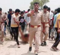 உ.பி.யில் இருவர் மீது தாக்குதல் – மன்னிப்பு கேட்ட போலீஸ்
