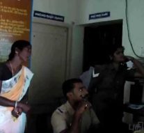 பைக்கை பஞ்சராக்கி விவசாயப் பெண்ணிடம் நூதனக் கொள்ளை