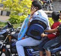 செல்போன் பேசிக்கொண்டு பைக் ரைடு : 7 மாதத்தில் 63 ஆயிரம் லைசன்ஸ் ரத்து