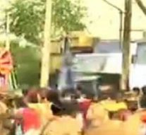 கல்வீச்சால் பதட்டம் – போலீஸ் பாதுகாப்புடன் செங்கோட்டையில் விநாயகர் ஊர்வலம் 