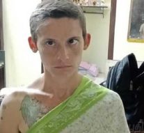 அரை நிர்வாண கோலத்தில் திரிந்த அமெரிக்கப் பெண் மீட்பு