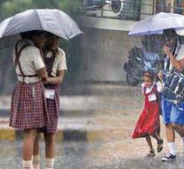 தமிழகத்தில் பரவலாக மழை.. 5 மாவட்டங்களில் பள்ளிகளுக்கு விடுமுறை