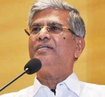 “பிறக்கும் போதே நீங்கள் அரசியல்வாதியாக பிறந்தீர்களா?” எஸ்.ஏ.சந்திரசேகர் காட்டம்