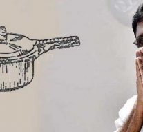 "குக்கர் சின்னம் ஒதுக்குமாறு உத்தரவிட முடியாது" உச்சநீதிமன்றம்