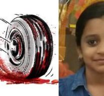 சகோதரர் கண் முன்னே பள்ளி வாகனம் மோதி உயிரிழந்த தங்கை !