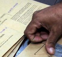 12 ஆயிரத்து 915 பேரின் தபால் வாக்குகள் நிராகரிப்பு – தேர்தல் ஆணையம்