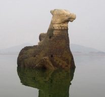 மேட்டூர் அணையின் நீர் குறைவால் வெளியே தெரியும் நந்தி சிலை 