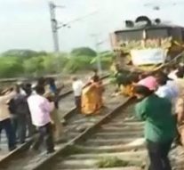 ஜோலார்பேட்டையில் இருந்து சென்னை வந்தது குடிநீர் ரயில்  