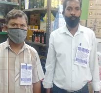 டாஸ்மாக் பணியாளர்கள் கோரிக்கை அட்டை அணிந்து போராட்டம்