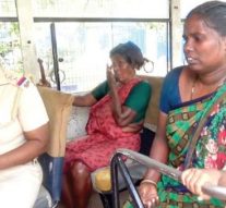 நெல்லை ஆட்சியர் அலுவலகத்தில் தாய், மகள் தீக்குளிக்க முயற்சி