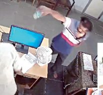 சார் பதிவாளர் மீது பெட்ரோல் ஊற்றி தீவைக்க முயற்சி: டிராவல்ஸ் உரிமையாளர் கைது