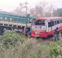 ராணிப்பேட்டையில் லாரி மீது கர்நாடக அரசு பஸ் மோதி விபத்து – 4 பேர் உயிரிழப்பு, 35 பேர் காயம்