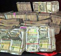 கனிம வளத் துறை உதவி இயக்​குநர் காரில் ரூ.12.50 லட்சம் பறிமுதல்