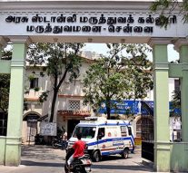 தந்தை கொலைக்கு பழிக்குபழி: சென்னையில் வீடு புகுந்து மனைவி கண் எதிரே ரவுடி கொலை