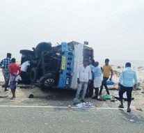 தனுஷ்கோடி அருகே கார் – வேன் மோதி விபத்து: 14 சுற்றுலா பயணிகள் காயம்