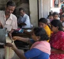 பொங்கல் பரிசை வந்து வாங்கிக்கோங்க.. போனில் அழைக்கும் ரேஷன் கடை ஊழியர்கள்..!