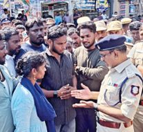 மயிலாடுதுறையில் 2 இளைஞர்கள் கொலை – சாராய விற்பனையை தட்டிக் கேட்டதால் நடந்ததா?