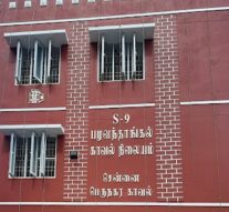 சென்னை | நகை வாங்குவது போல் செயின் திருடிய பெண்
