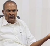 கோவில்பட்டி வந்த சபாநாயகர் அப்பாவுக்கு கறுப்புக்கொடி.. கிராம மக்கள் ஆவேசம்..!