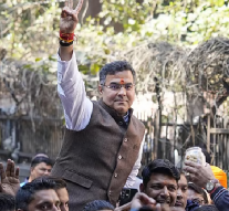 கெஜ்ரிவாலை தோற்கடித்தவர் தான் டெல்லி முதல்வரா? போட்டிக்கு 2 எம்.எல்.ஏக்கள்..!