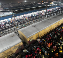 18 பேர் உயிரிழந்த சம்பவம் எதிரொலி: சிஆர்பிஎப் கட்டுப்பாட்டுக்கு வந்தது டெல்லி ரயில் நிலையம்..!