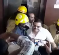 ஒரு மணி நேரம் லிப்டில் சிக்கிய கடலூர் காங்கிரஸ் எம்பி.. தீயணைப்பு துறையினர் மீட்பு..