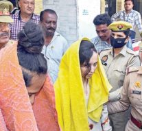 உத்தர பிரதேசத்தில் கப்பல் அதிகாரி கொலை: உடலை மறைத்த மனைவி, காதலன் கைது