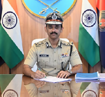 காட்டி கொடுத்த ஷூ.. நகை  கொள்ளையர்களை பிடித்தது எப்படி? காவல் ஆணையர் அருண்