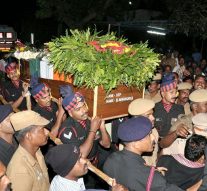 ராணுவ வீரரின் உடல் சொந்த ஊரில் அடக்கம்